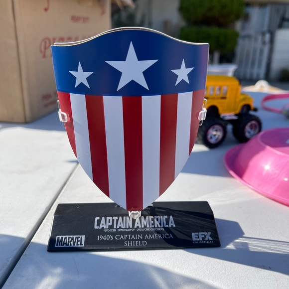 Marvel's Captain America 1940's Shield - Picture 3 of 3